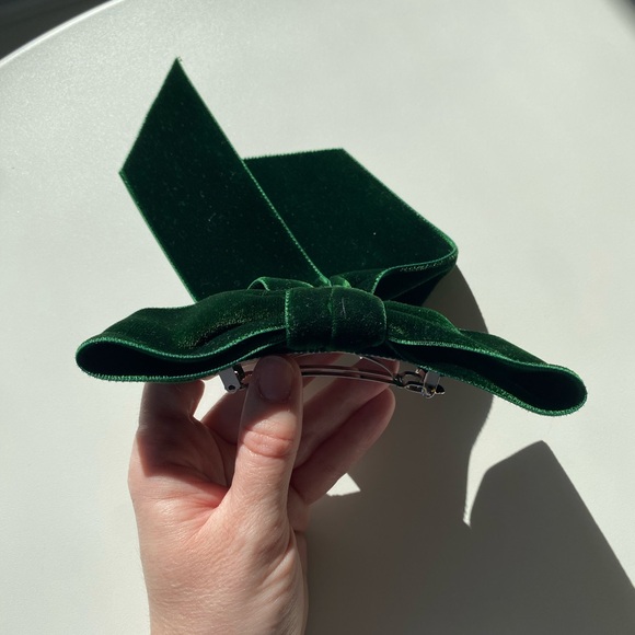 Jennifer Behr, Wide Velvet Bow Barrette! - Picture 6 of 11